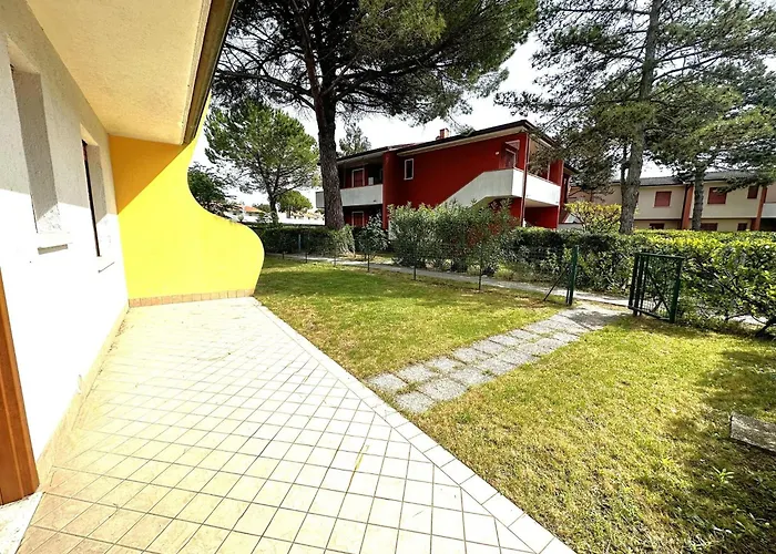 Cozy With Garden And Pool Access Villa *