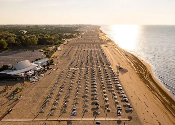 Cozy With Garden And Pool Access