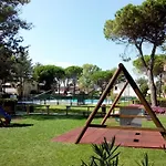 Cozy With Garden And Pool Access Бібіоне