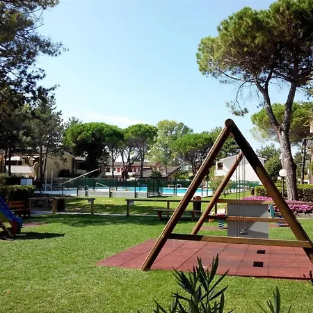 Cozy With Garden And Pool Access Bibione