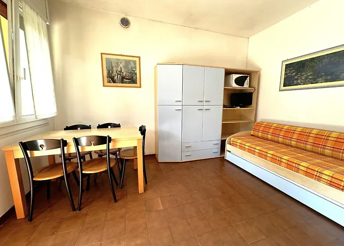 Cozy With Garden And Pool Access Villa