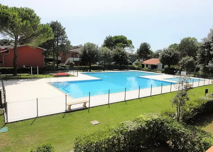 Cozy With Garden And Pool Access Bibione